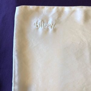 NEW Blissy pillowcase! Did not fit my chiropractic pillowcase. Washed and ironed
